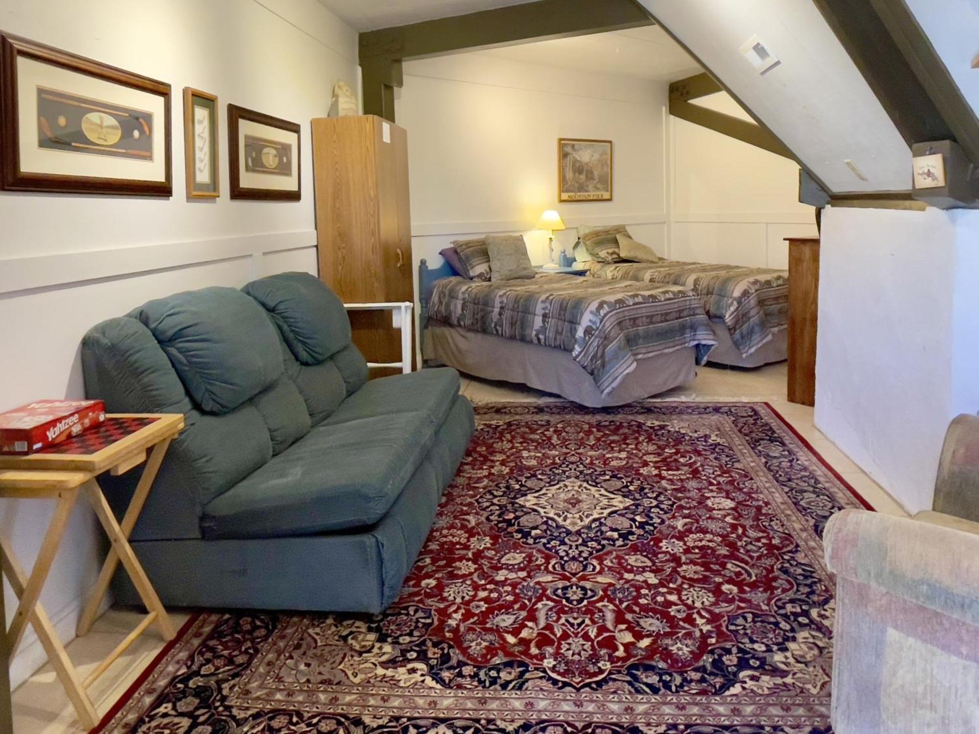 Mt Mitchell Cabin Rentals Burnsville Room photo