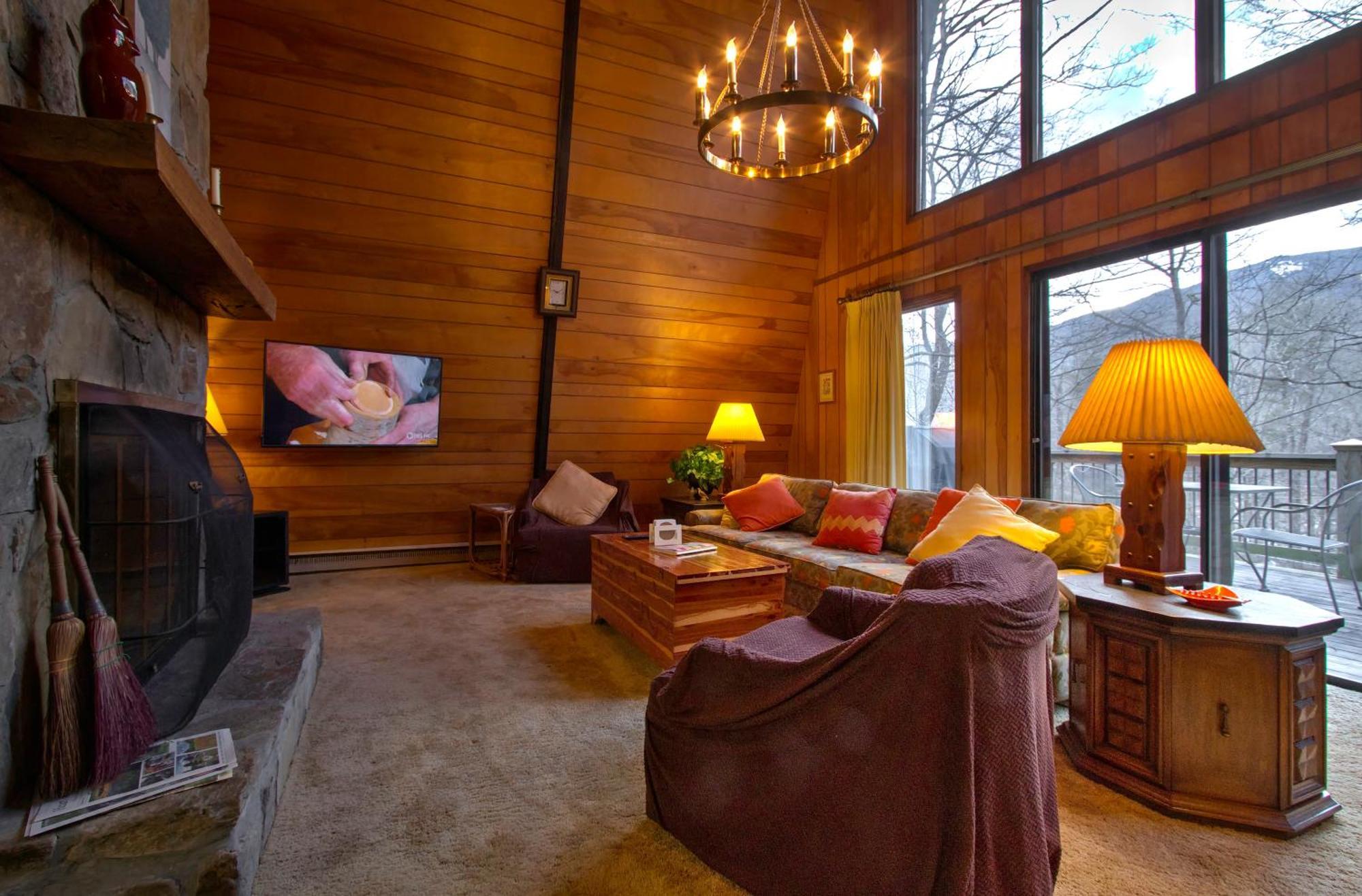 Mt Mitchell Cabin Rentals Burnsville Room photo