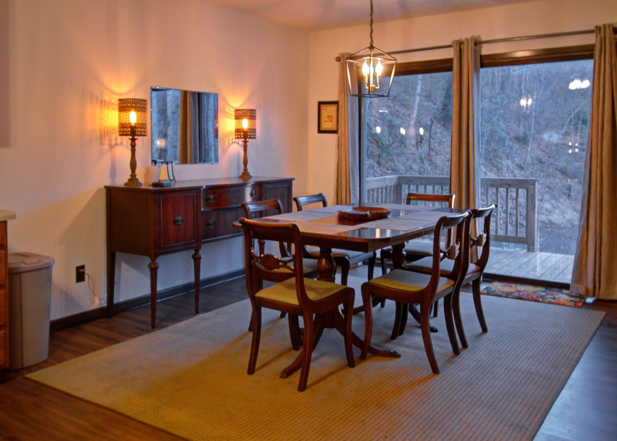 Mt Mitchell Cabin Rentals Burnsville Room photo