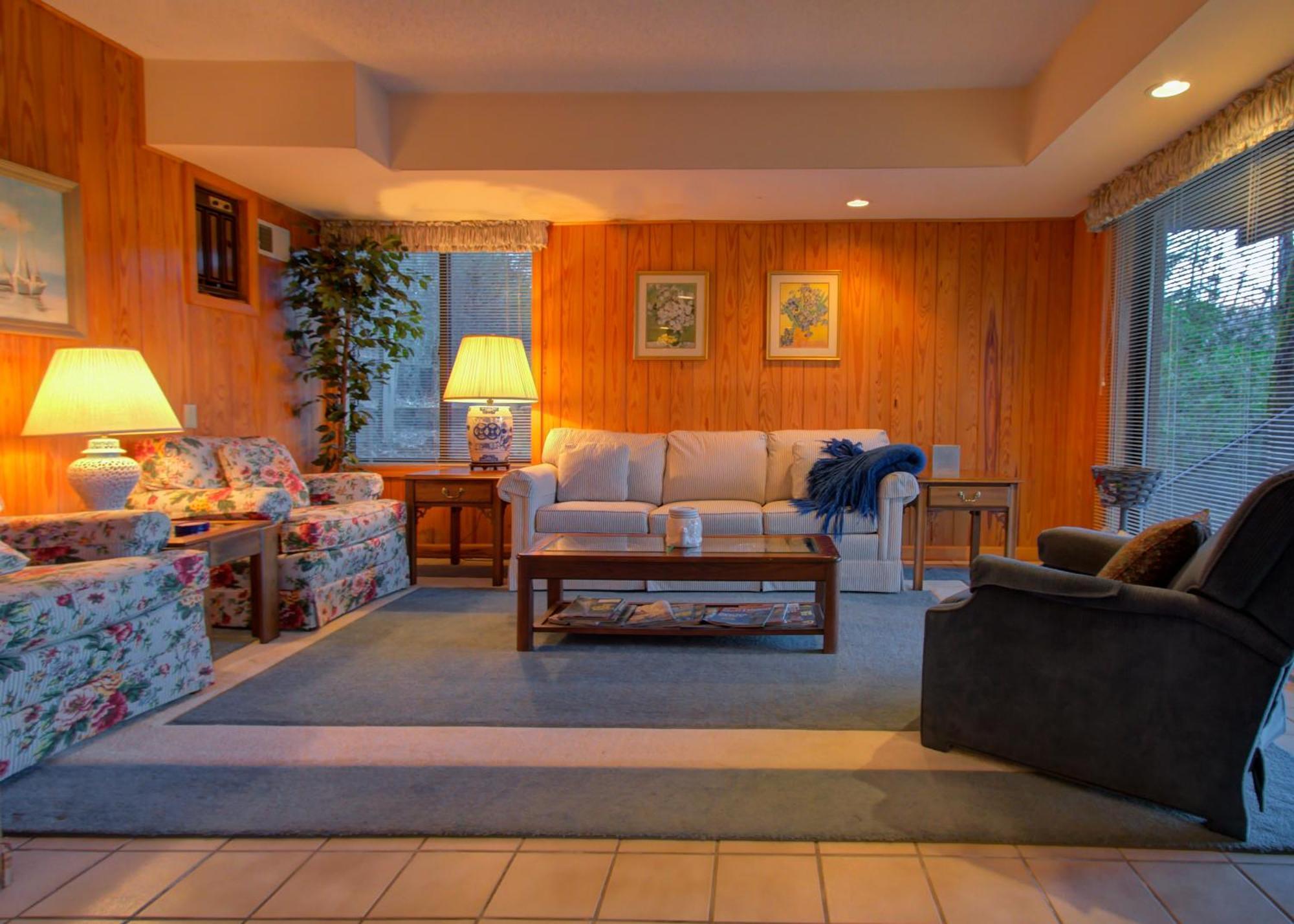 Mt Mitchell Cabin Rentals Burnsville Room photo
