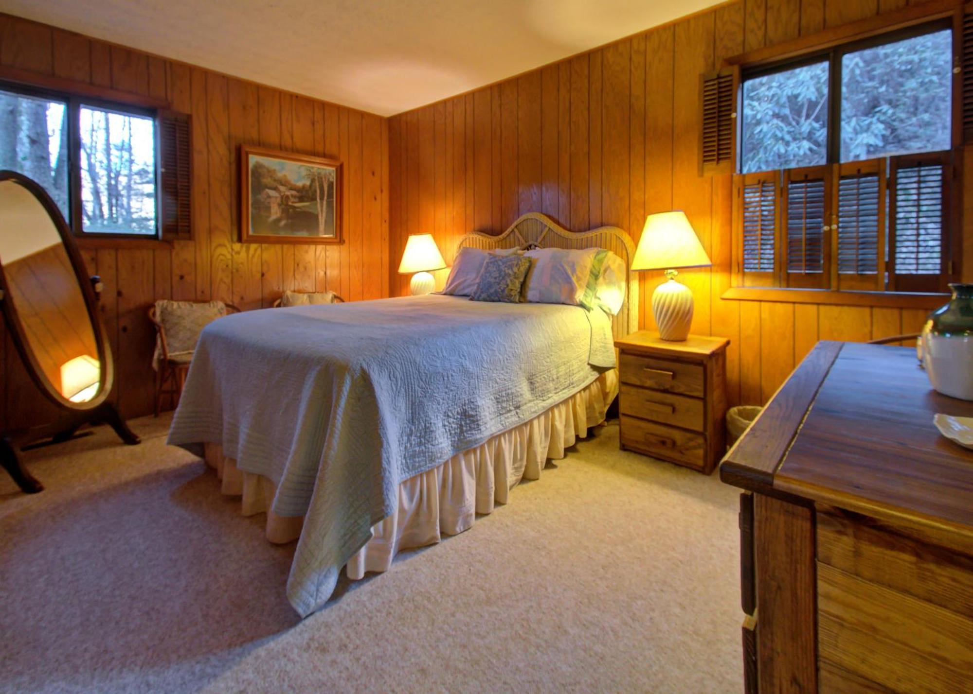 Mt Mitchell Cabin Rentals Burnsville Room photo