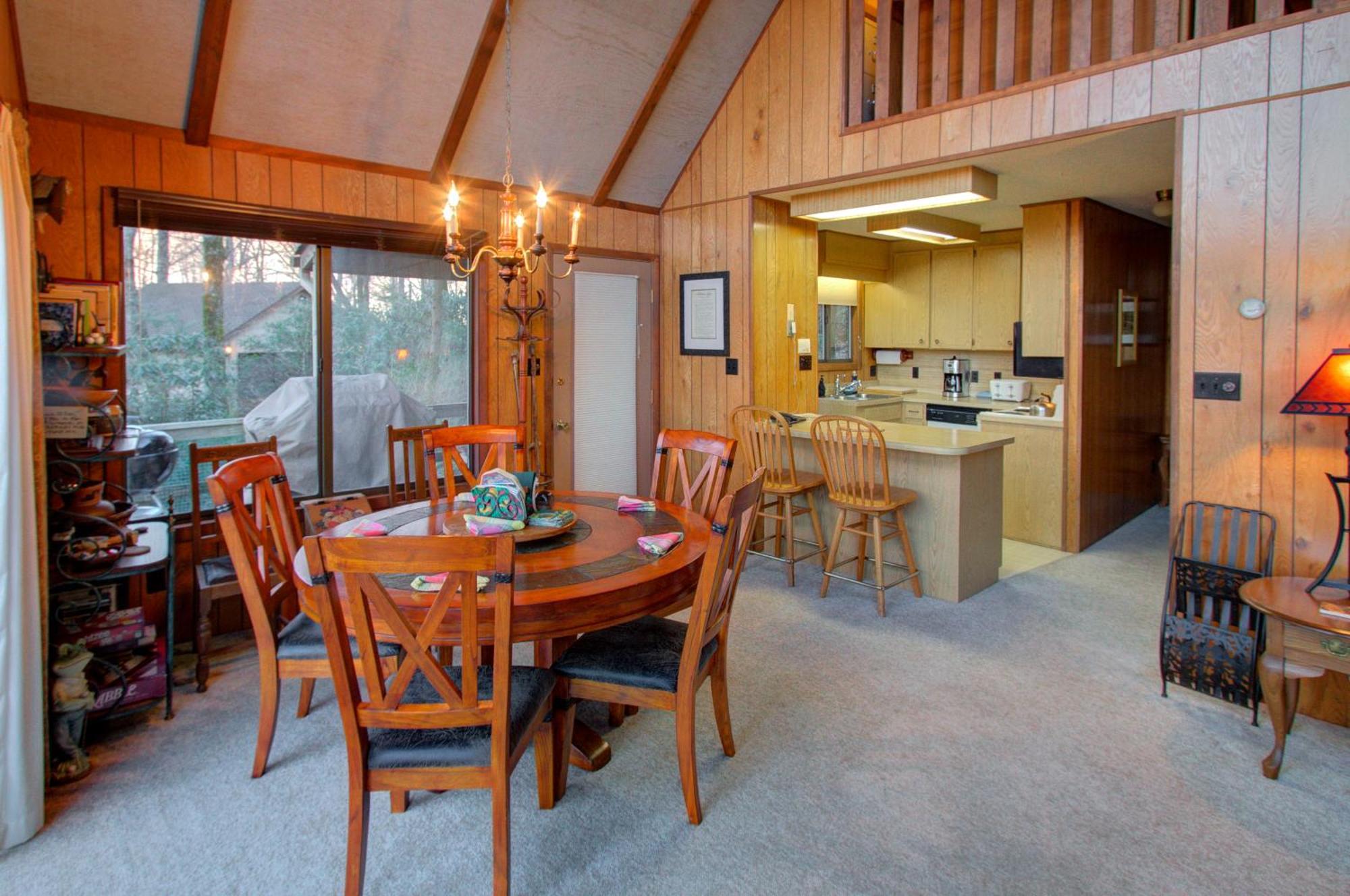 Mt Mitchell Cabin Rentals Burnsville Room photo