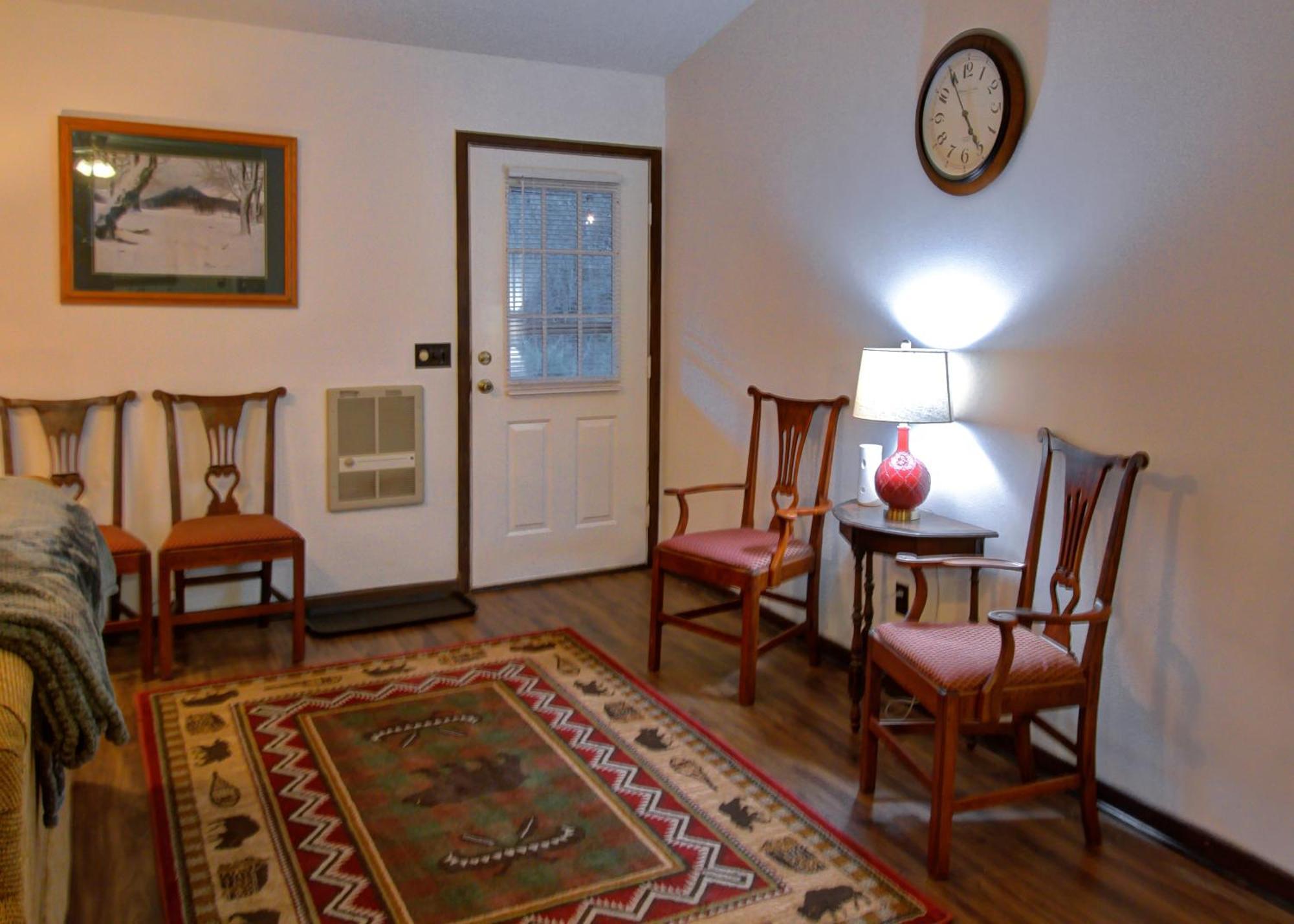 Mt Mitchell Cabin Rentals Burnsville Room photo