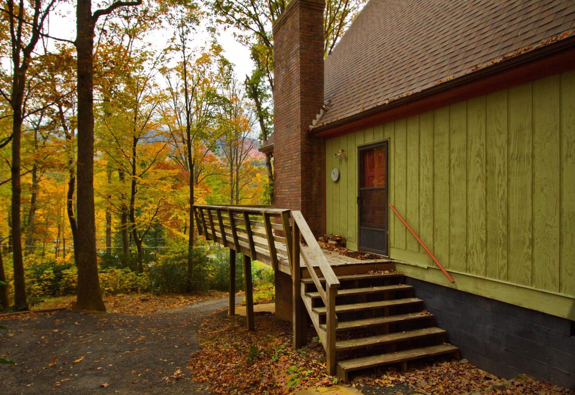 Mt Mitchell Cabin Rentals Burnsville Room photo