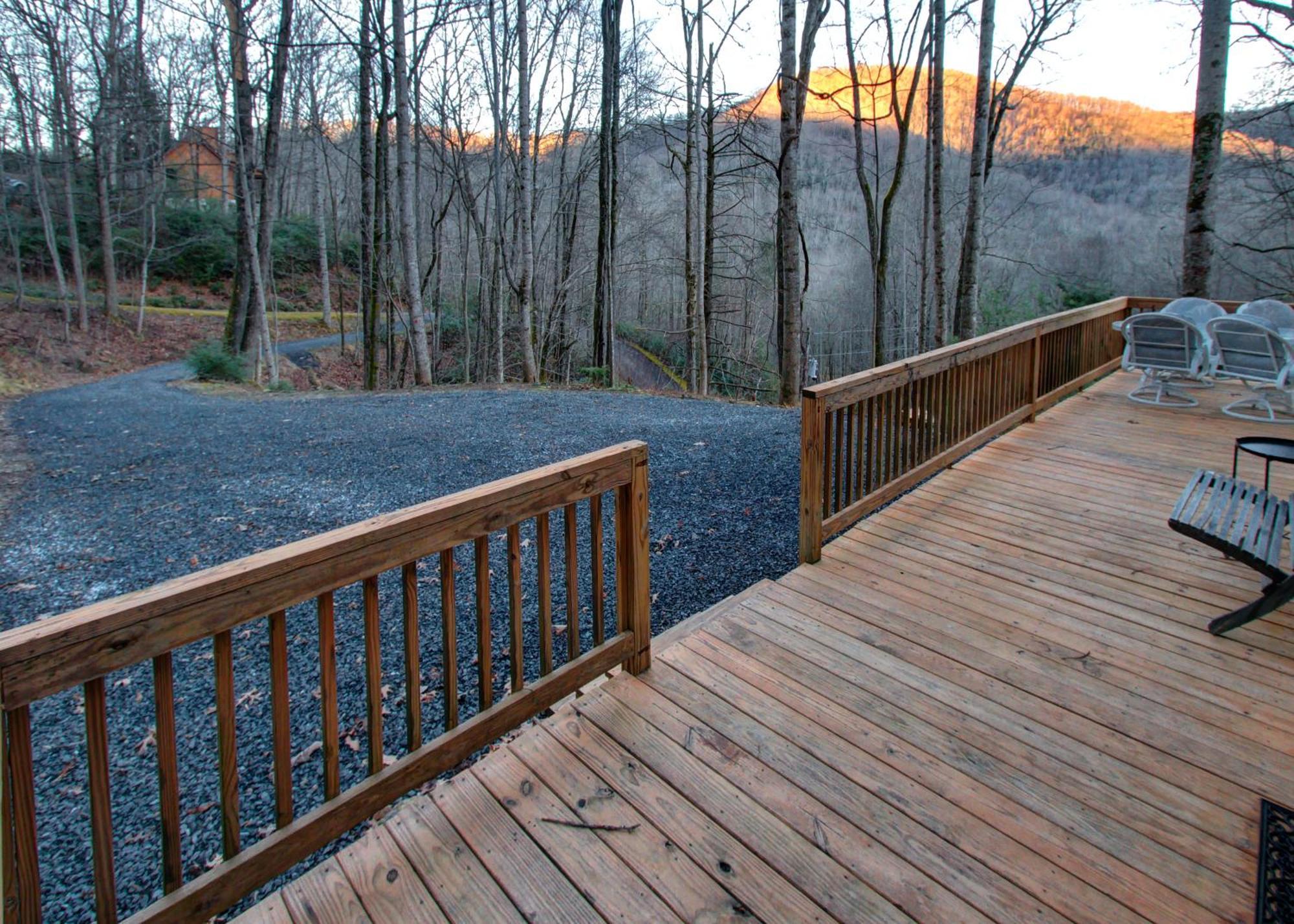 Mt Mitchell Cabin Rentals Burnsville Room photo