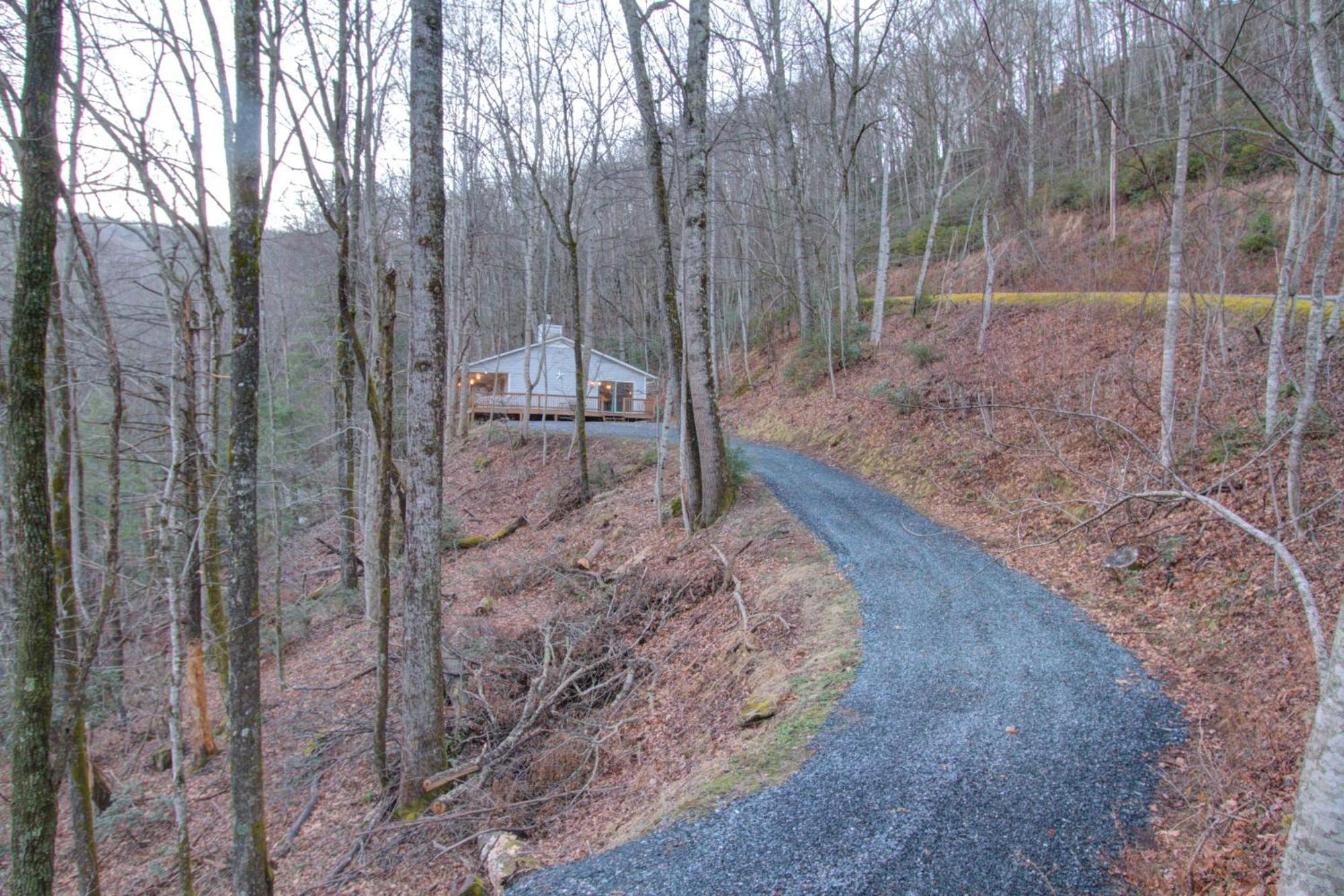 Mt Mitchell Cabin Rentals Burnsville Room photo
