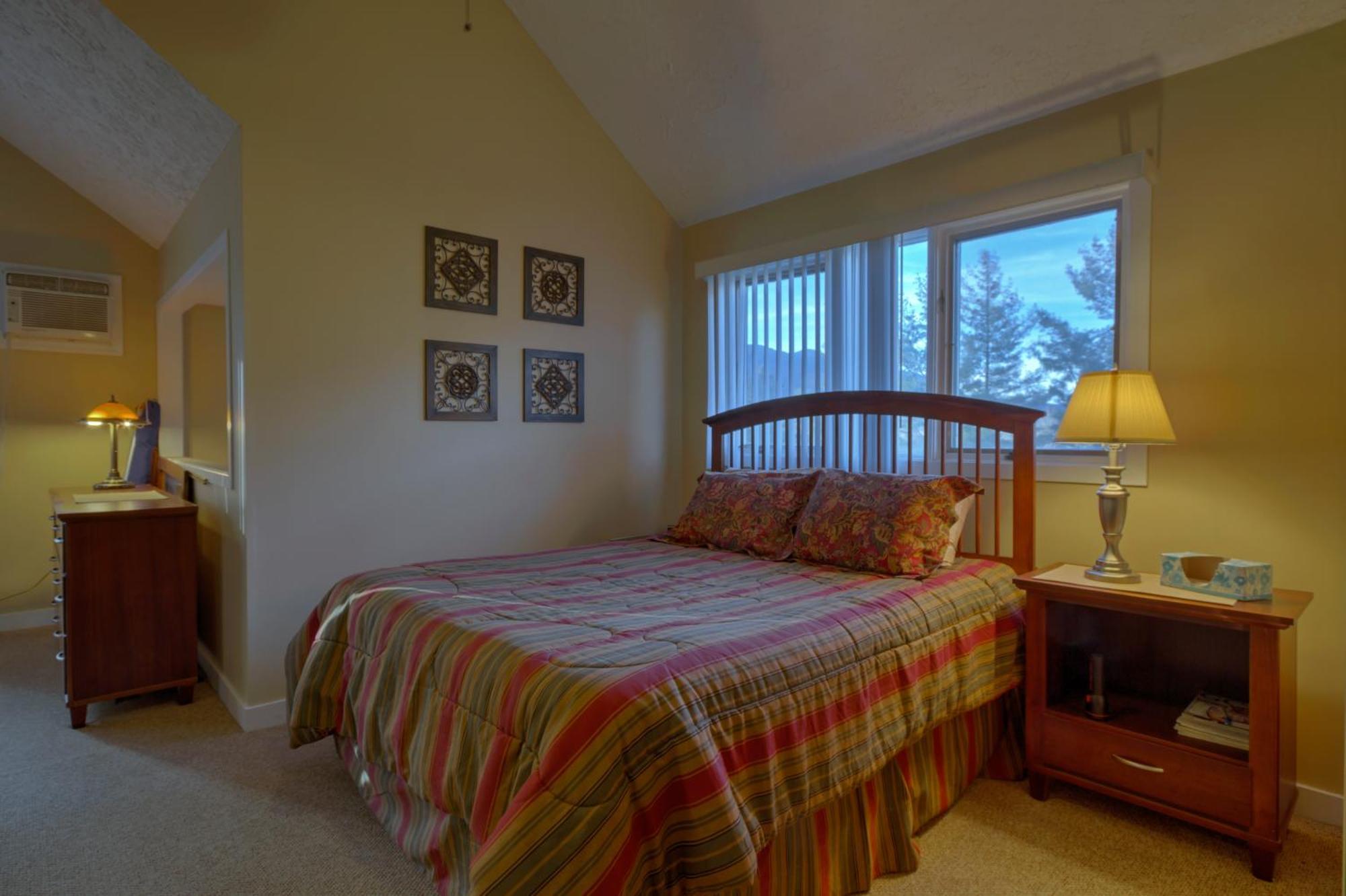 Mt Mitchell Cabin Rentals Burnsville Room photo